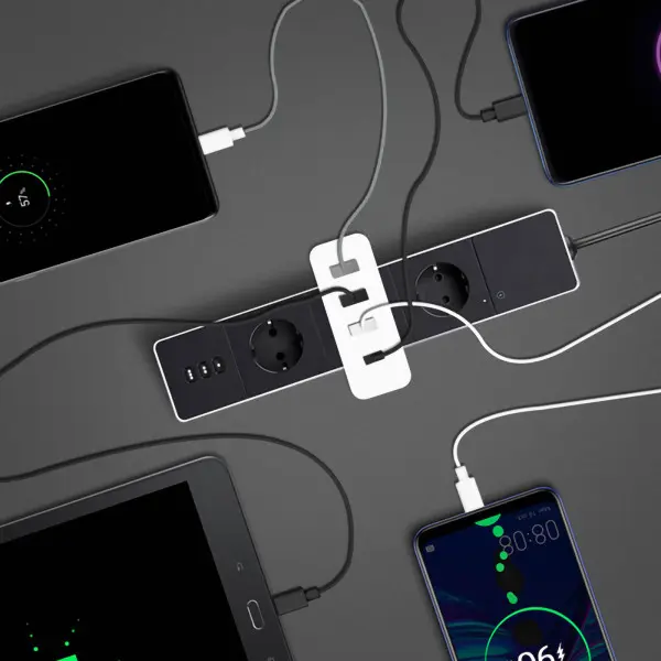 chargeur-secteur-intelligent-usb-c-45w-et-3-usb (2).webp